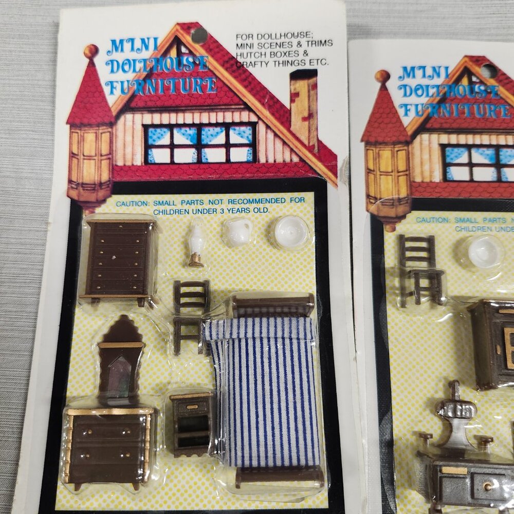 2 Miniature Dollhouse Furniture Micro Display - Picture 2 of 5